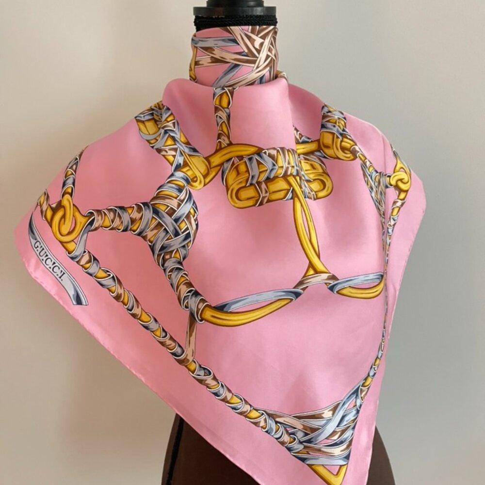 New Gucci Scarf Iconic Logo Gold Chain Barbie Pink Silk Wrap - Picture 2 of 15